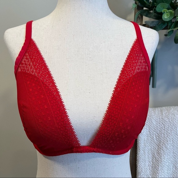 🌸 Victoria’s Secret Incredible Plunge Bra - Picture 1 of 12